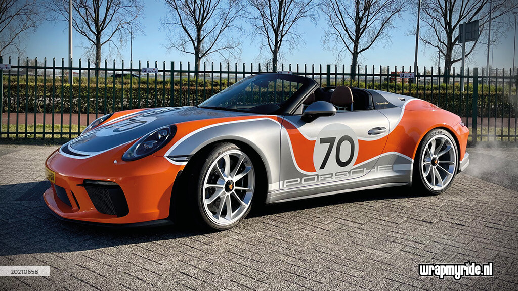 Striping Porsche 911 Speedster